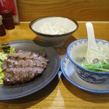 この日のメインはこれ、もちろん次々に注文しました