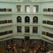 大きな図書館