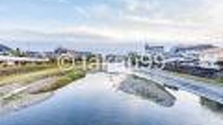京都の街中を南北に流れている川です。