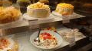 フルーツたっぷりのケーキ