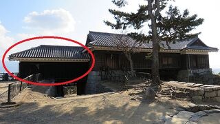 一見単純な構造だが、実は少々複雑