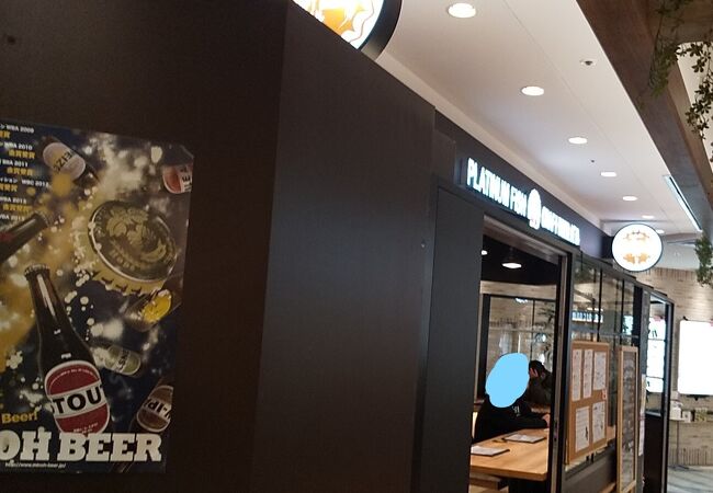 夕方に美味しいクラフトビールを注文