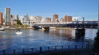 隅田川沿いを散策。
