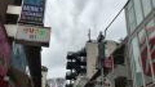 小店舗が連なる