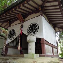 小高い場所にある