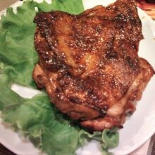 お薦めの若鶏もも焼きは食感・ジューシーな味わい！