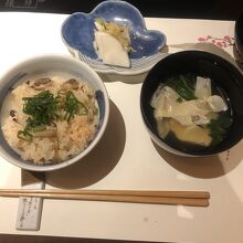 カニご飯とお吸い物