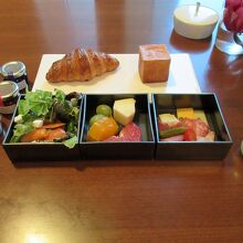 まずはスターター、少食の人はこれだけで十分かも…