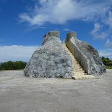 鳥の形の展望台があったそうですが土台のみ。