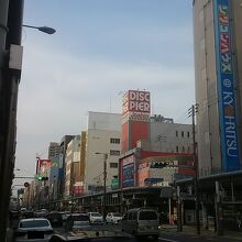 堺筋沿いのでんでんタウン。