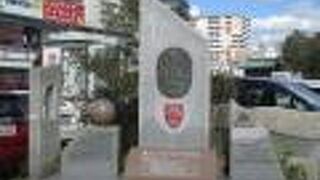 誰も立ち止まる人はいませんでした。