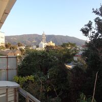 お部屋から左を眺めると、三原山が見えました。