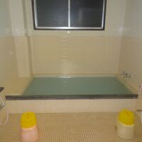 浴室・4人ほど入れます。