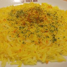 彩りが鮮やかなサフランライス