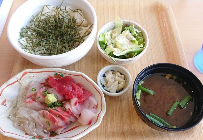 自分でのせる海鮮丼