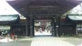 コロナ対策の中、例年よりだいぶ静かな初詣となりました