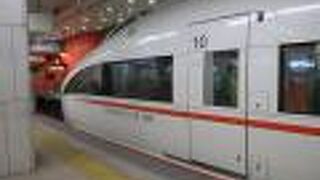 通勤時間帯にも展望車が