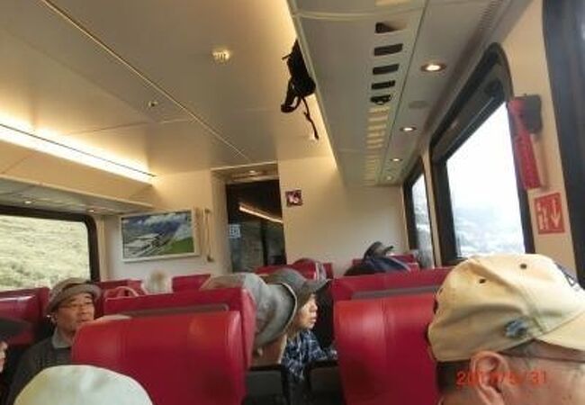 3454mまで行っている登山鉄道で終点駅からはユングフラウが目の前に見える