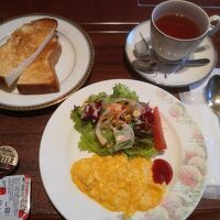 朝食。ボリュームなく残念。