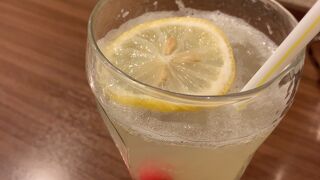 名古屋駅地下のレトロな喫茶店、電車やバスの待ち時間に便利