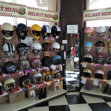 アネスト岩田スカイラウンジ：ヘルメットが展示