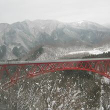 冬の三井野大橋の絶景も記憶に残る風景の一つです