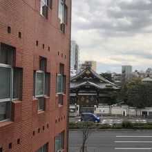 静かな立地です。