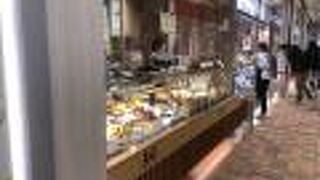 テイクアウト専門の焼き鳥屋さん。