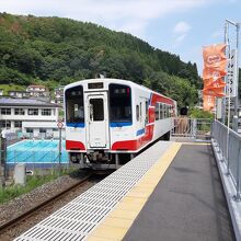 新田老駅から久慈方面へ出発した三陸鉄道の車両。