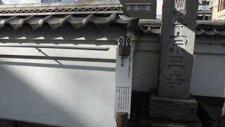 川崎宿一の古刹