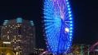 よこはまコスモワールドは毎夜、イルミネーションが綺麗で夜の横浜の象徴になっています。