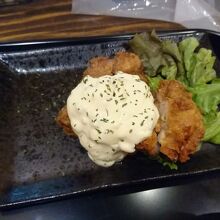 宮崎名物、タルタルソースたっぷりのチキン南蛮です。