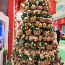 ハムリーズのツリーかわいい