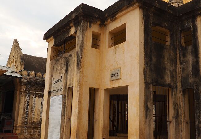 ミャンマーで最古と言われるミャゼディ碑文が見学できる：ミャーゼディ パゴタ