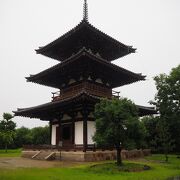 日本最古で最大の三重塔がある世界遺産の寺