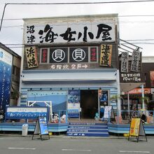 １階がブルーなのでわかりやすい