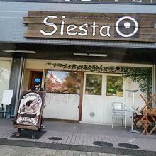 パン屋さんらしい外観です