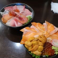 タイムサービスの海鮮丼と３色丼