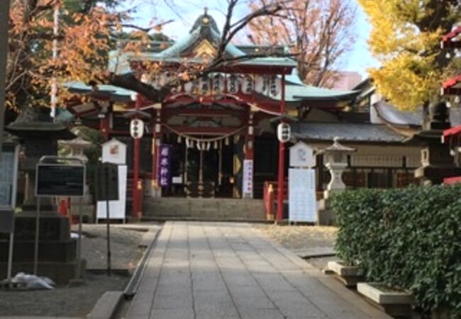 緑が多い安らぎの神社