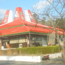 レッサーパンダに逢えるレストランも有名になっています