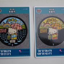 ハローキティのマンホールカードが2種類配布されています