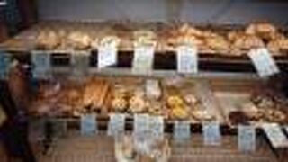 トマト風味のビーフカレーパンを購入