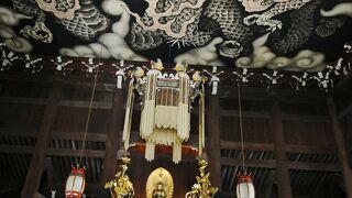 祇園の街中にある広いお寺　　