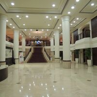 広くて豪華なロビー