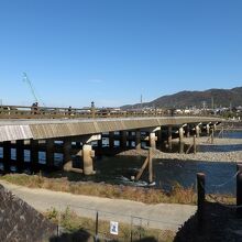 宇治川と宇治橋。