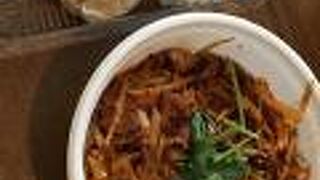 唐辛子にまみれたラム肉