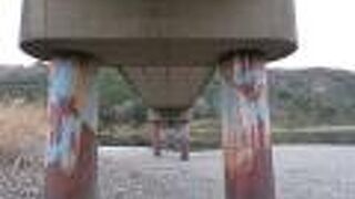 四万十川に架かる沈下橋の一つ