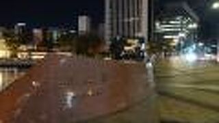 新しく剛健な橋