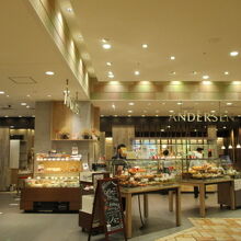 パンの種類も少し少なくなったかな?