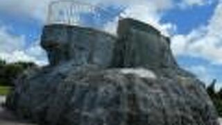 サシバ（猛禽類）の形だったそうですが。土台だけ残していなくなってしまいました。